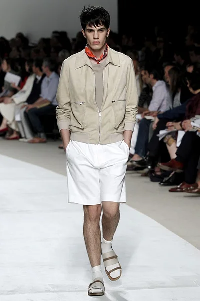 Look 28